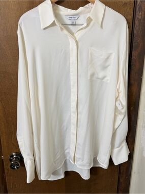 Nine West Women’s XXL Cream Button-Down Blouse NEW